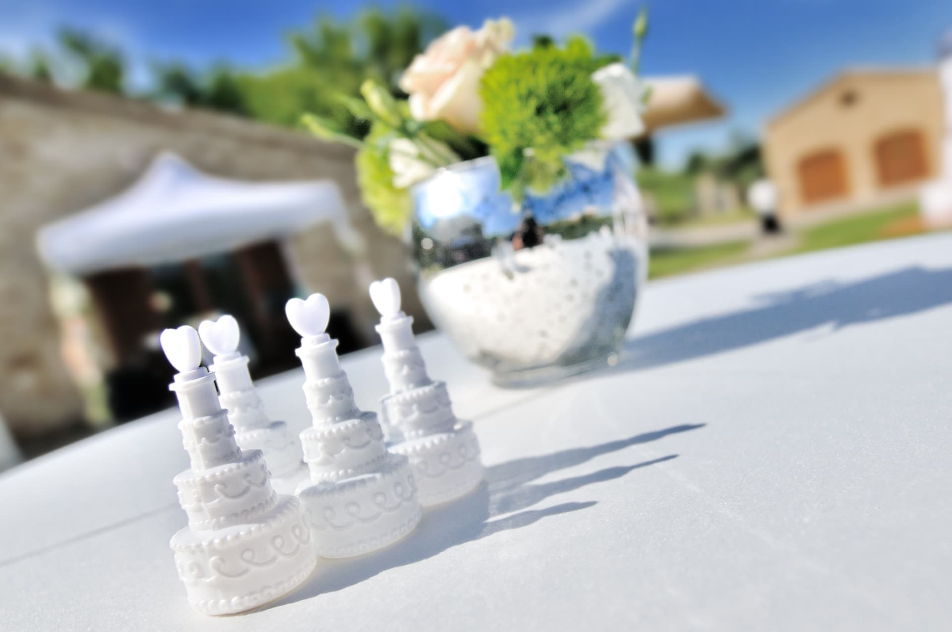 Wedding cake bubble favors on a guest table with fresh flowers
